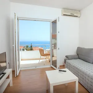https://apartments-kairos.hotels-in-trogir.com
